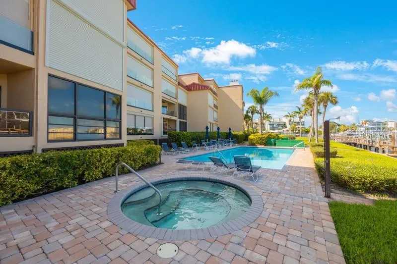 1060 PINELLAS BAYWAY S #103 St Petersburg, FL 33715