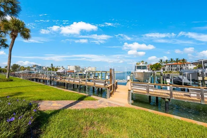 1060 PINELLAS BAYWAY S #103 St Petersburg, FL 33715