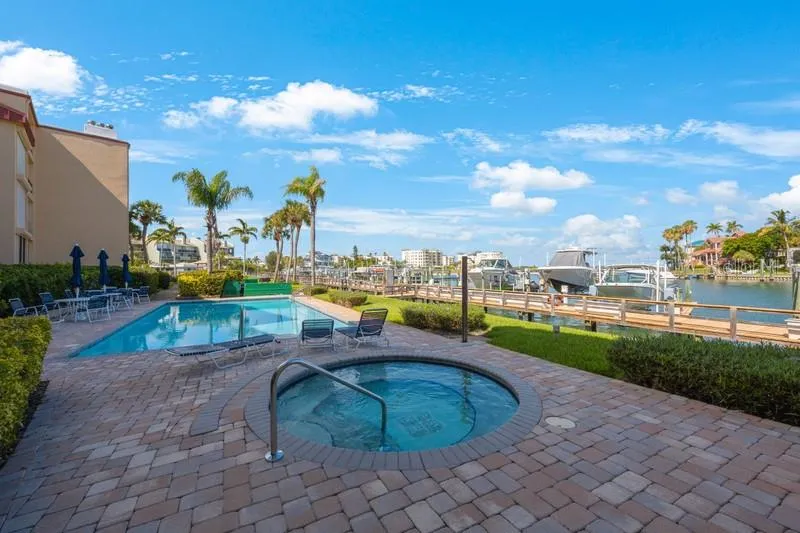 1060 PINELLAS BAYWAY S #103 St Petersburg, FL 33715