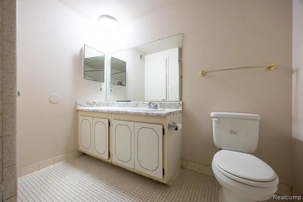 21642 Hidden Rivers Drive Southfield City, MI 48075