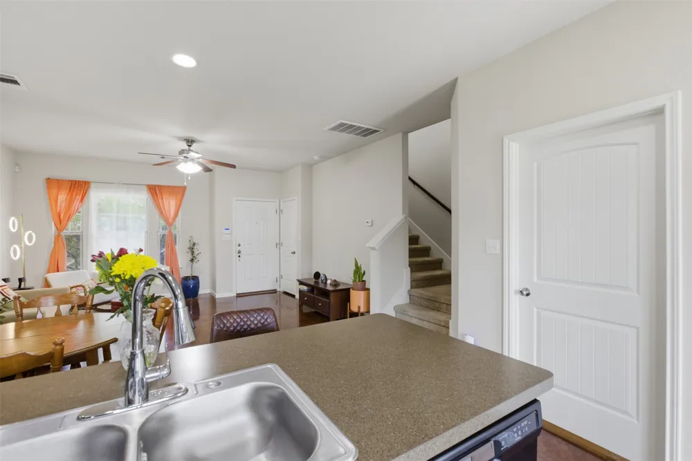 4521 Graceful Lane #469 Austin, TX 78725