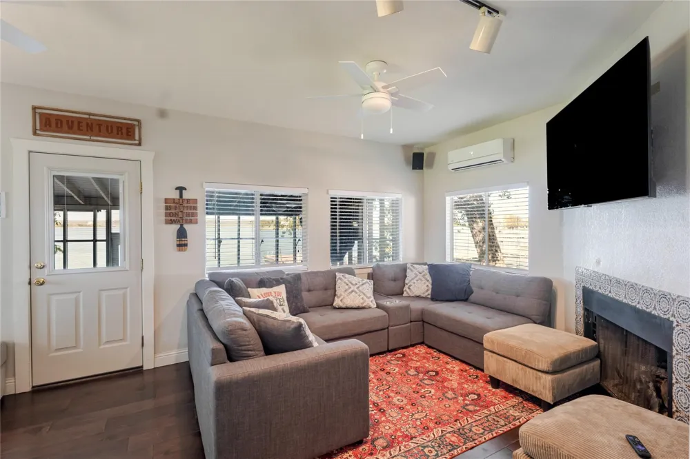1601 Forum Circle #156 Graford, TX 76449