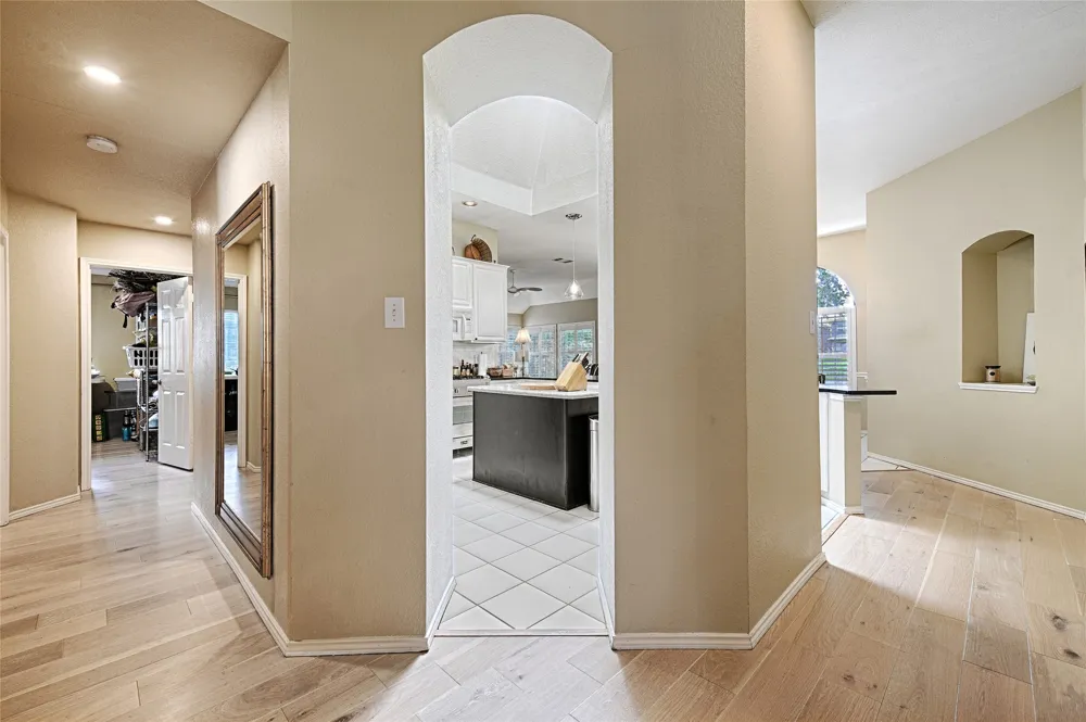 10013 White Lane Irving, TX 75063