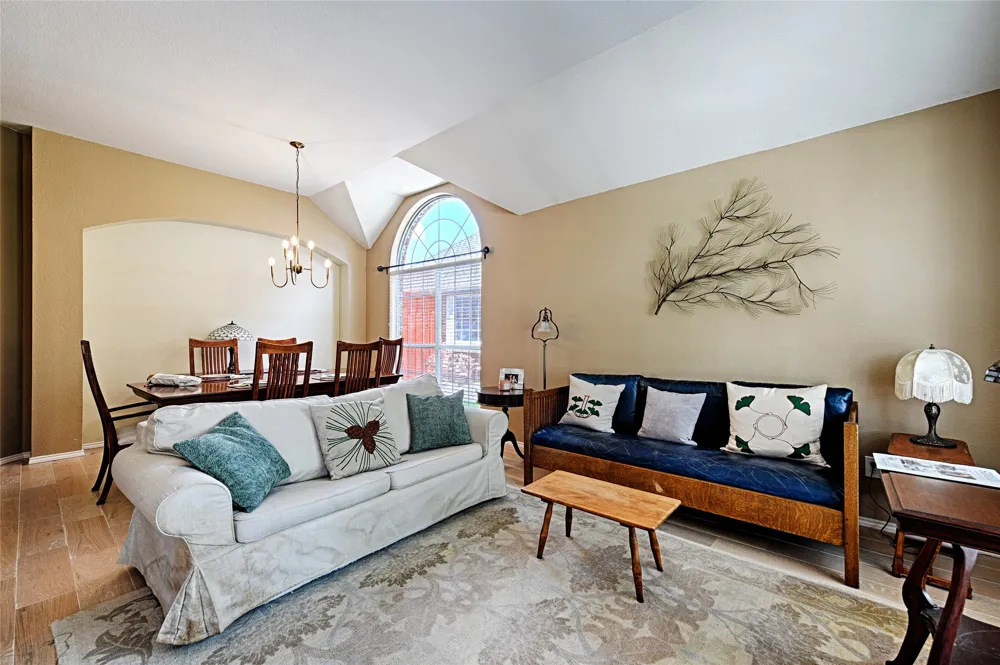 10013 White Lane Irving, TX 75063