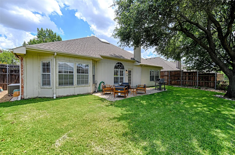 10013 White Lane Irving, TX 75063