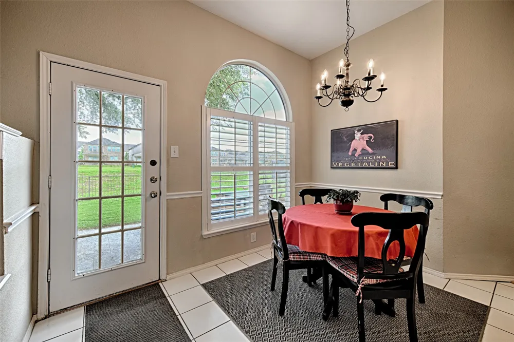 10013 White Lane Irving, TX 75063