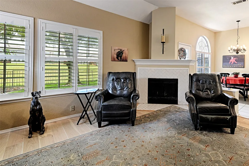 10013 White Lane Irving, TX 75063