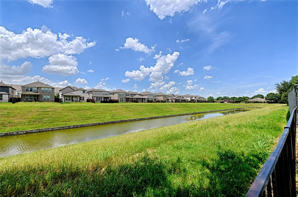 10013 White Lane Irving, TX 75063