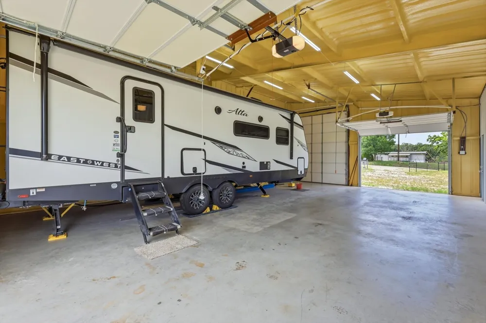 579 County Road 4599 Boyd, TX 76023