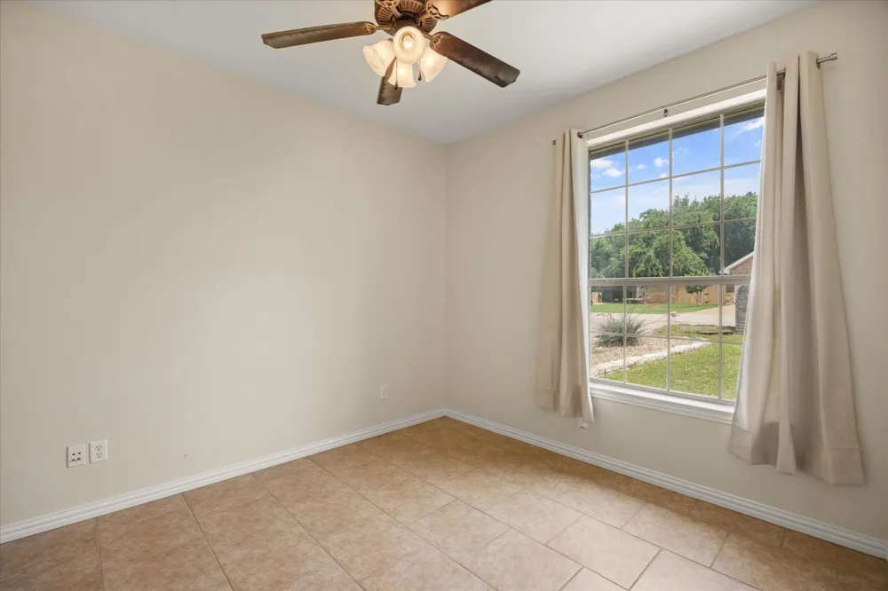 1904 Lazy Court Granbury, TX 76048