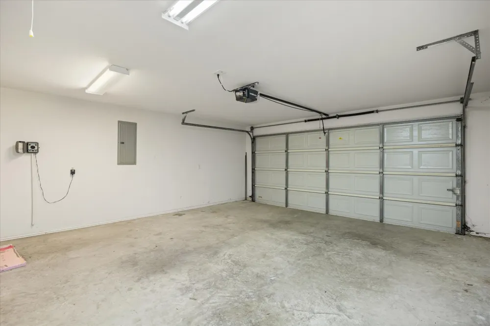 1904 Lazy Court Granbury, TX 76048
