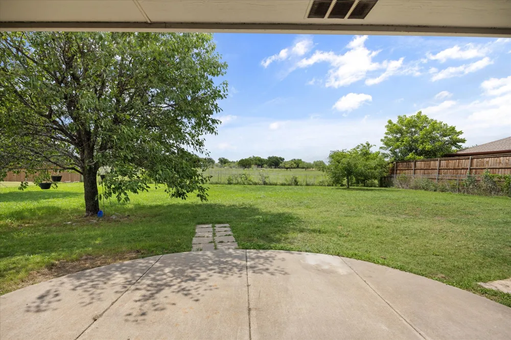 1904 Lazy Court Granbury, TX 76048
