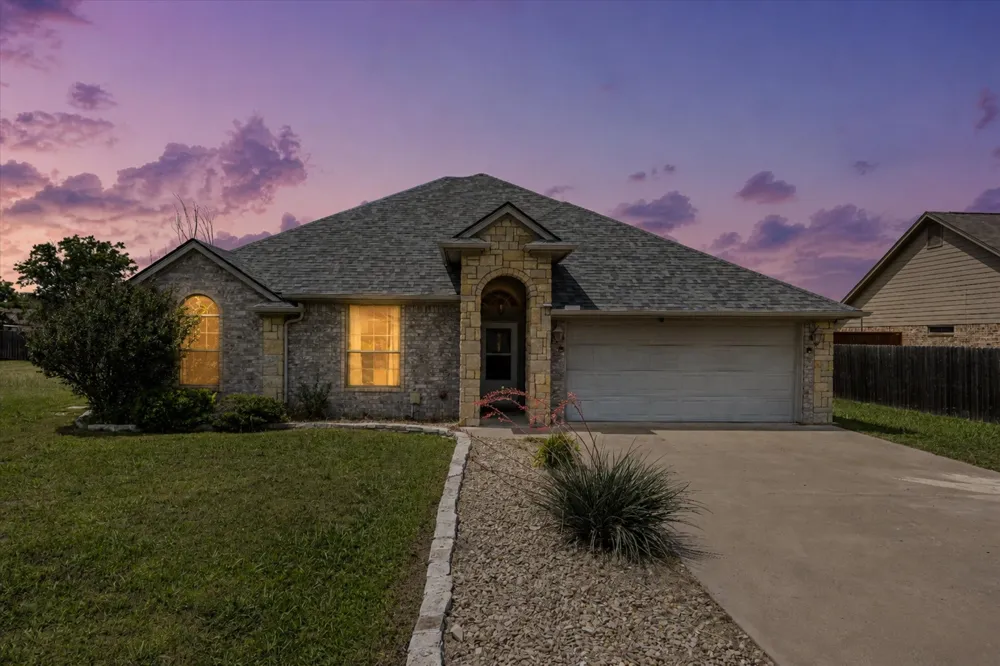 1904 Lazy Court Granbury, TX 76048