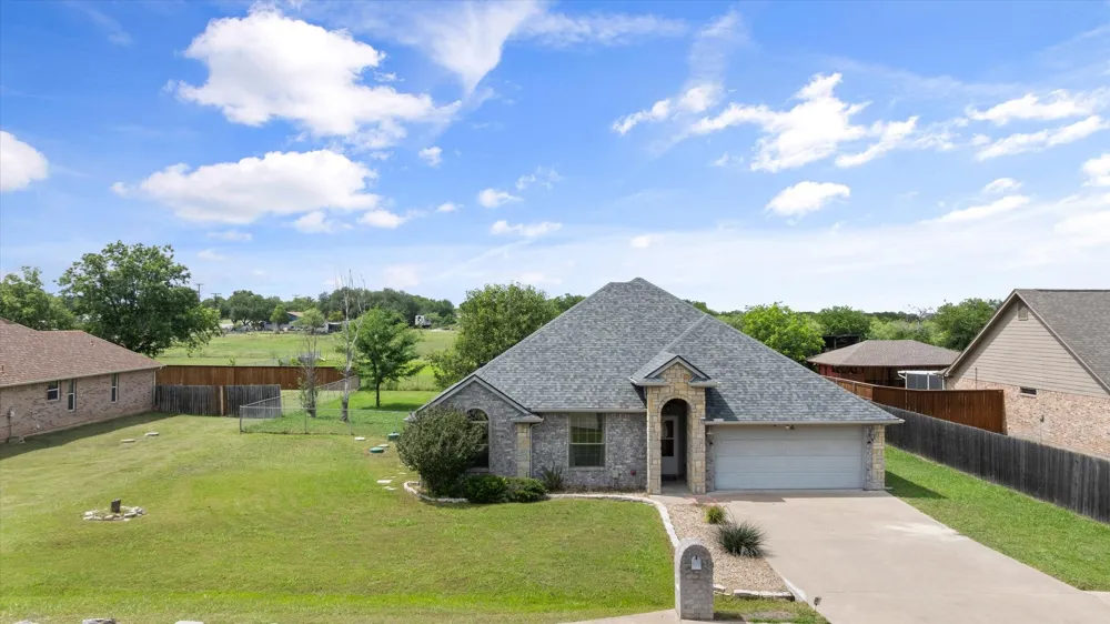 1904 Lazy Court Granbury, TX 76048