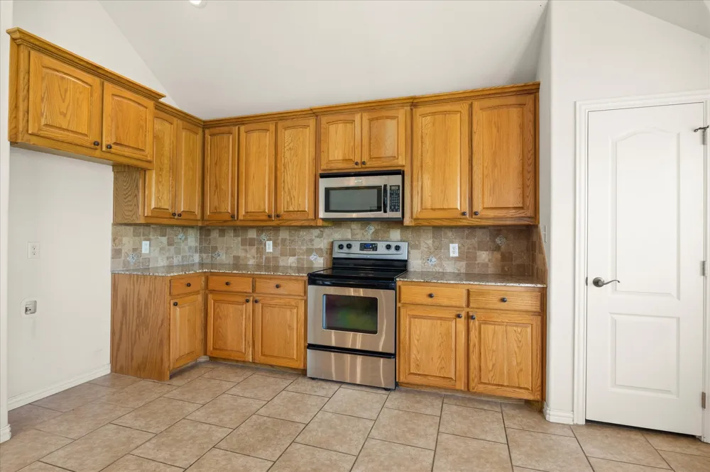 1904 Lazy Court Granbury, TX 76048