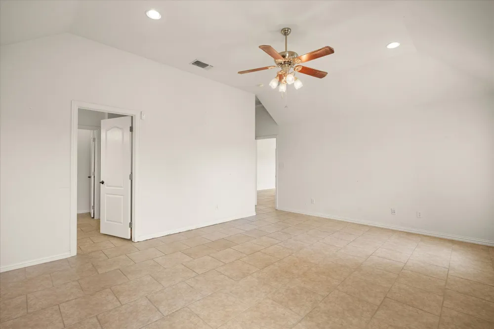 1904 Lazy Court Granbury, TX 76048