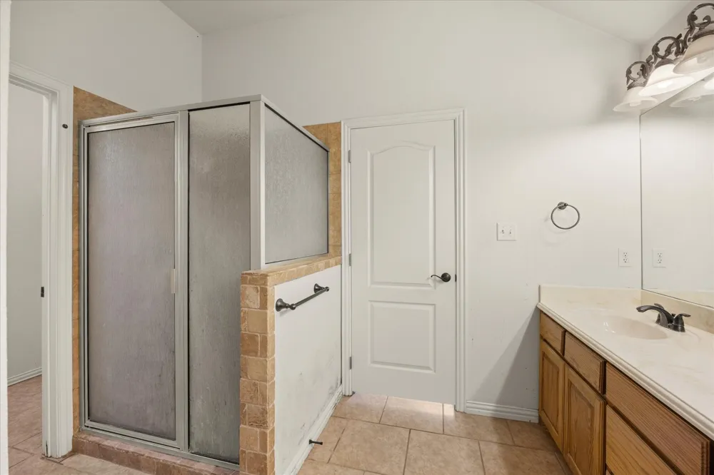 1904 Lazy Court Granbury, TX 76048