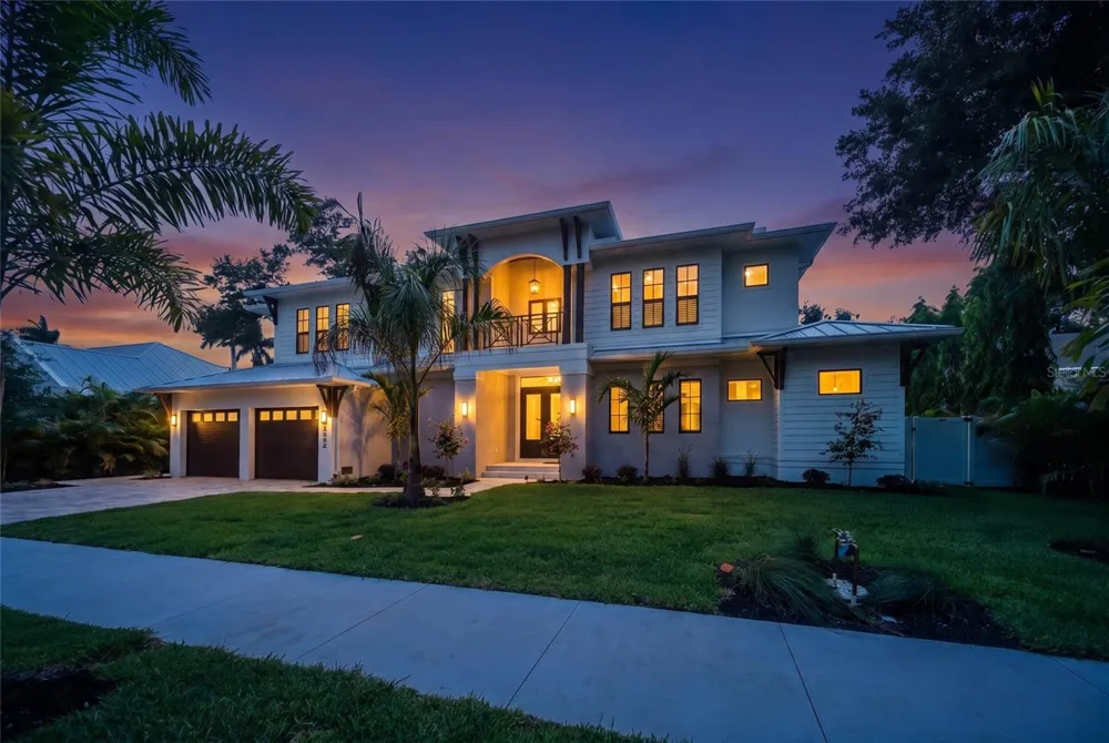 3800 FLORES AVENUE Sarasota, FL 34239