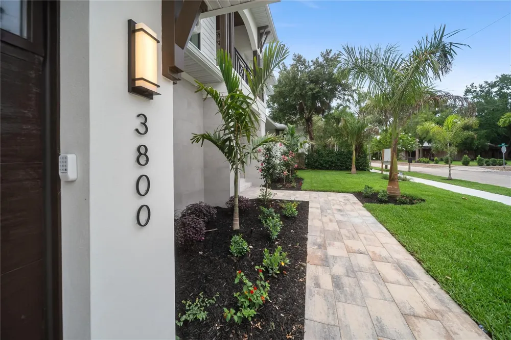 3800 FLORES AVENUE Sarasota, FL 34239