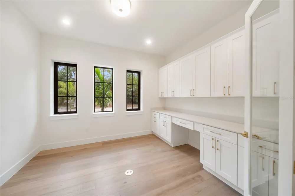 3800 FLORES AVENUE Sarasota, FL 34239