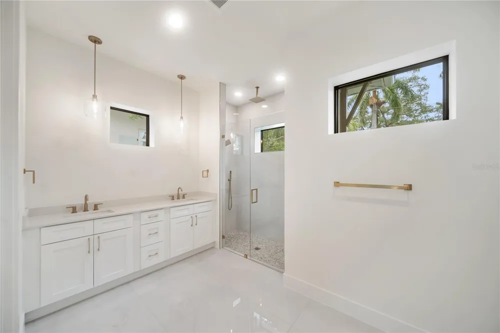 3800 FLORES AVENUE Sarasota, FL 34239
