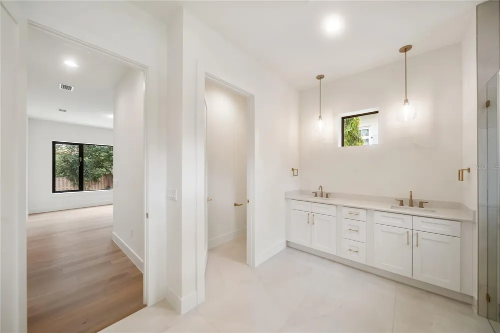 3800 FLORES AVENUE Sarasota, FL 34239