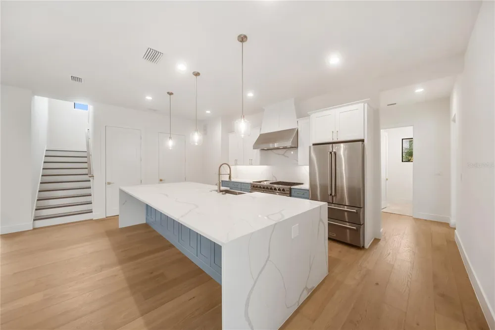 3800 FLORES AVENUE Sarasota, FL 34239