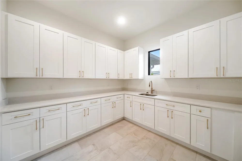 3800 FLORES AVENUE Sarasota, FL 34239