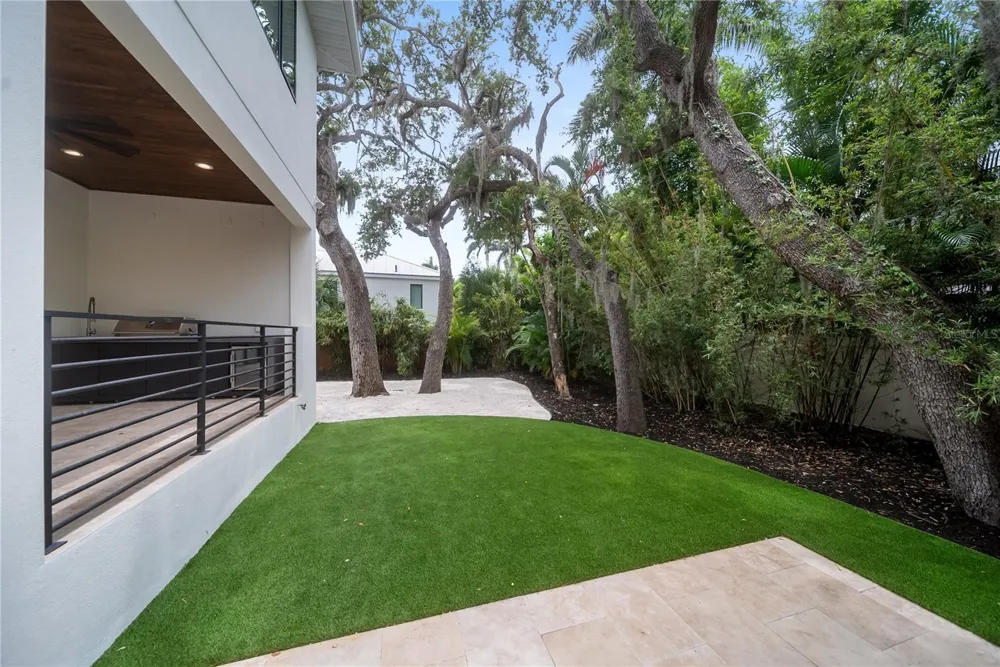 3800 FLORES AVENUE Sarasota, FL 34239