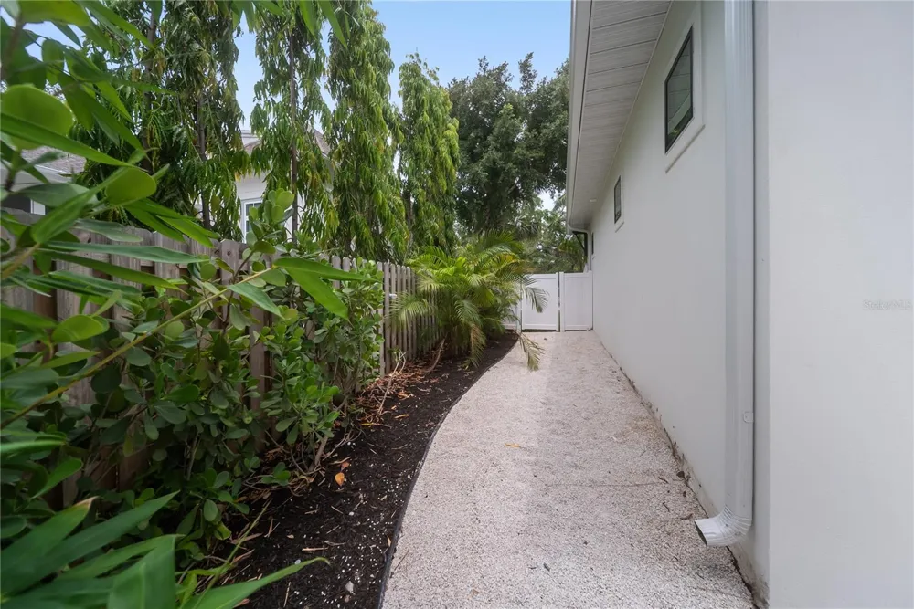 3800 FLORES AVENUE Sarasota, FL 34239