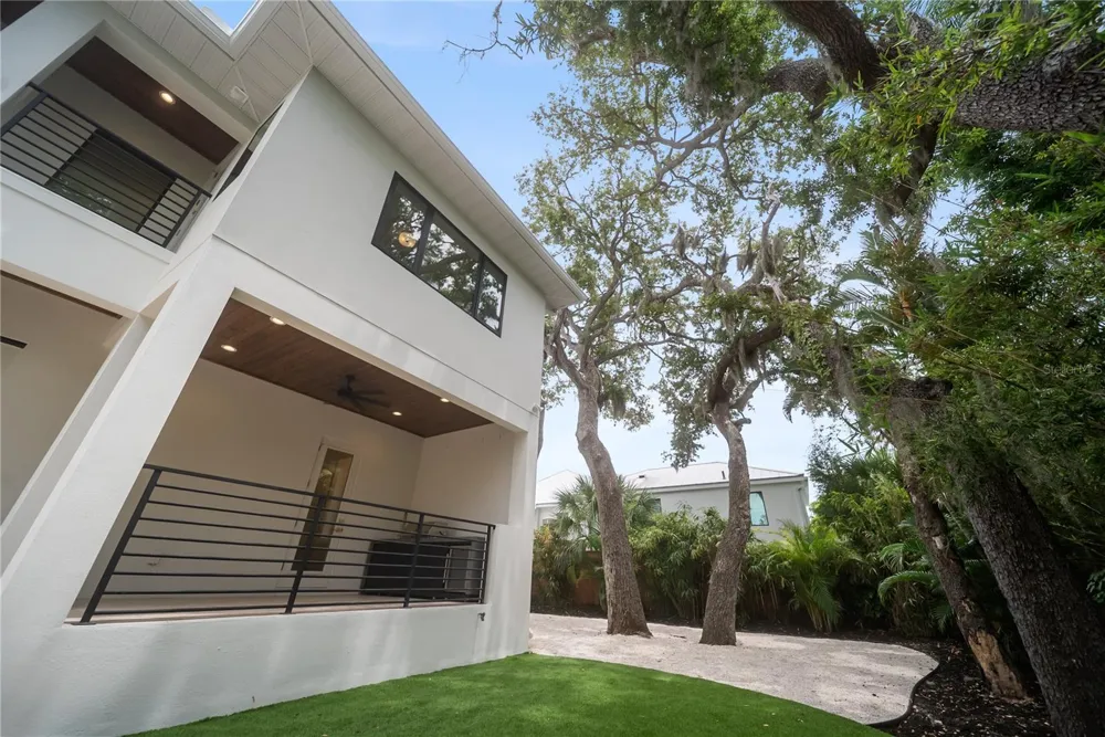 3800 FLORES AVENUE Sarasota, FL 34239