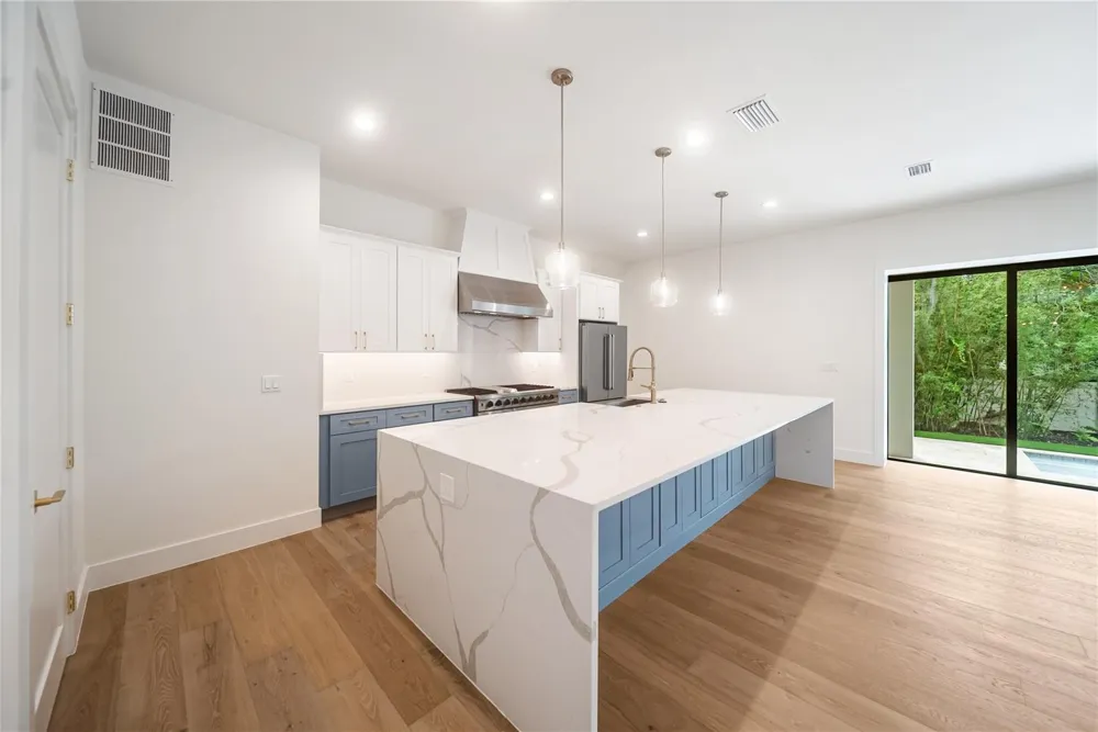 3800 FLORES AVENUE Sarasota, FL 34239