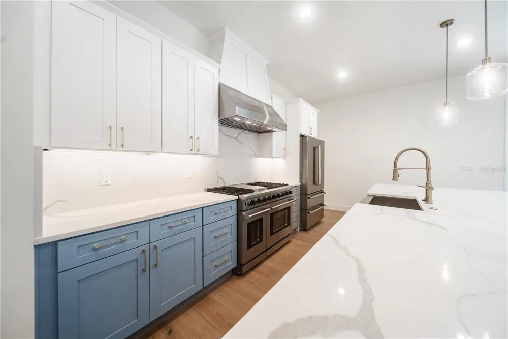 3800 FLORES AVENUE Sarasota, FL 34239