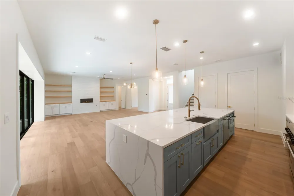 3800 FLORES AVENUE Sarasota, FL 34239