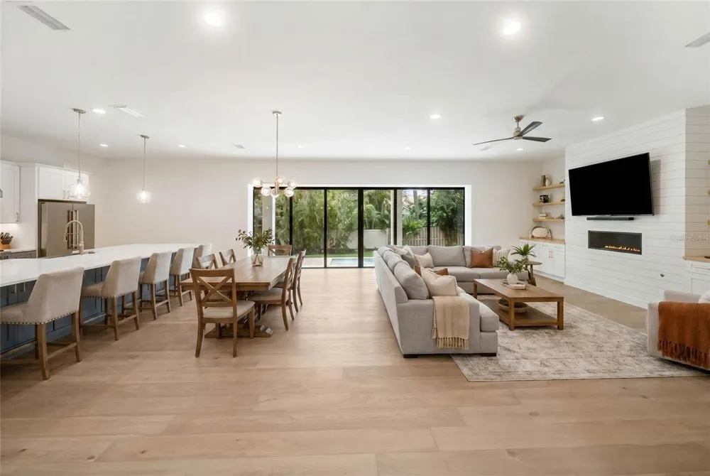 3800 FLORES AVENUE Sarasota, FL 34239