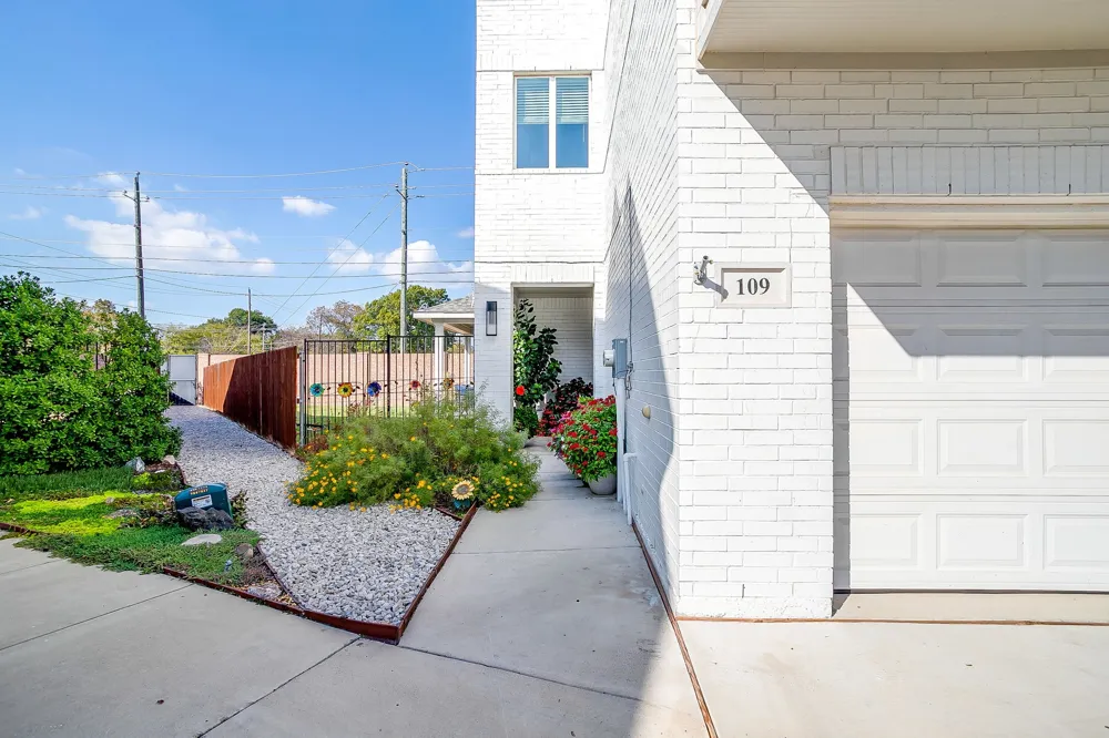 109 Crossroads Circle Westworth Village, TX 76114