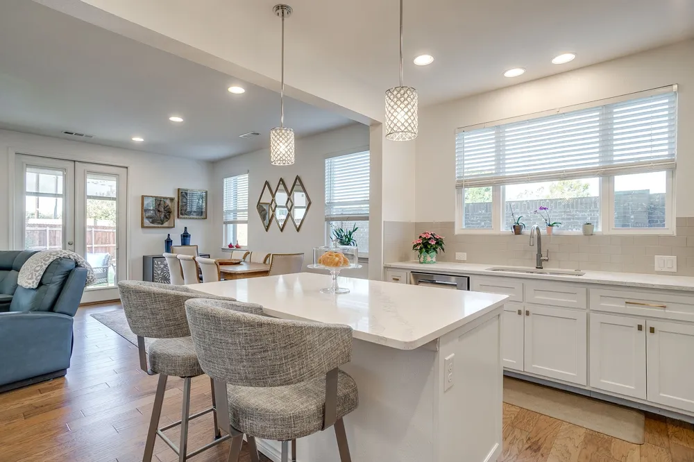 109 Crossroads Circle Westworth Village, TX 76114