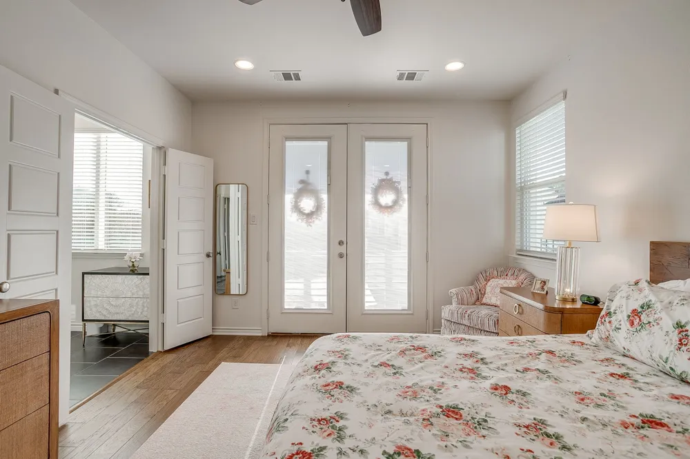 109 Crossroads Circle Westworth Village, TX 76114