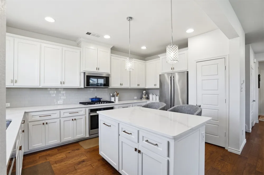 109 Crossroads Circle Westworth Village, TX 76114