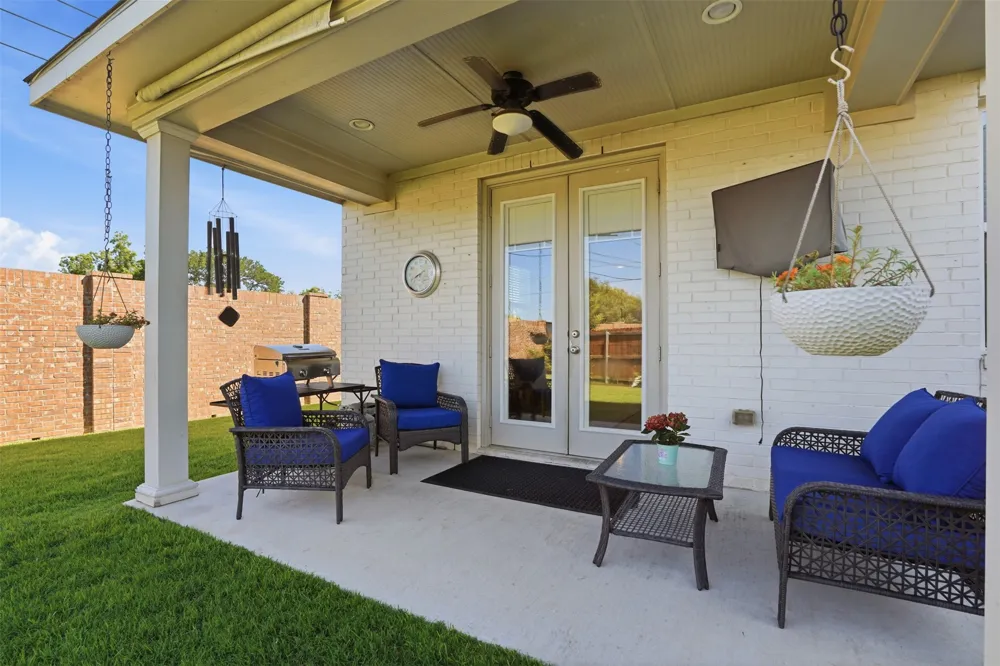 109 Crossroads Circle Westworth Village, TX 76114