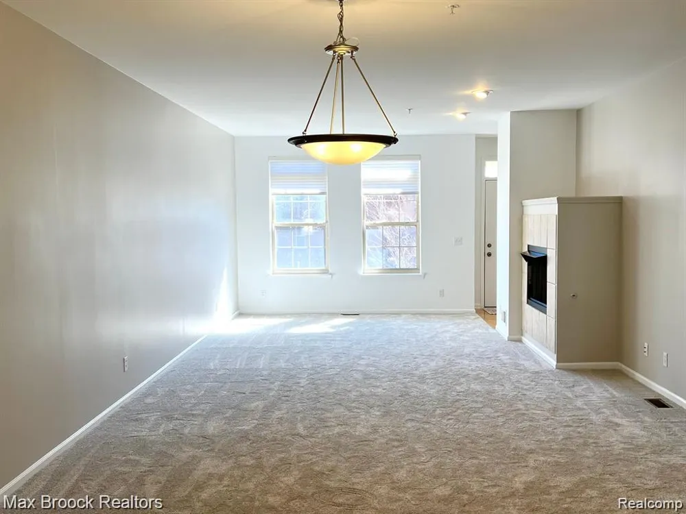 3111 Camden Drive Troy City, MI 48084