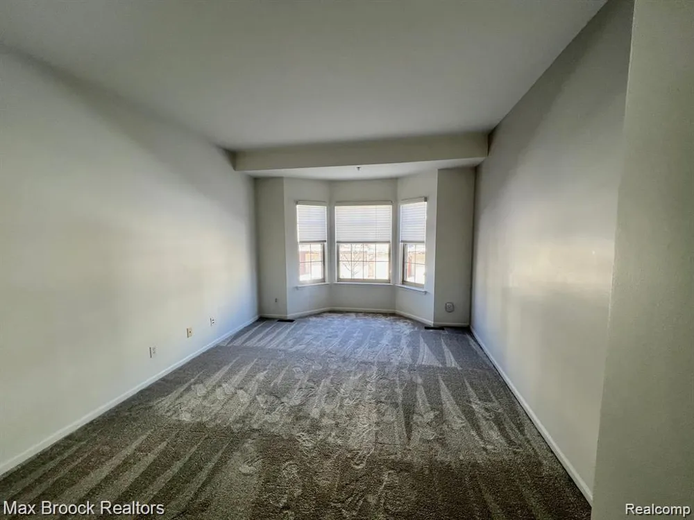 3111 Camden Drive Troy City, MI 48084