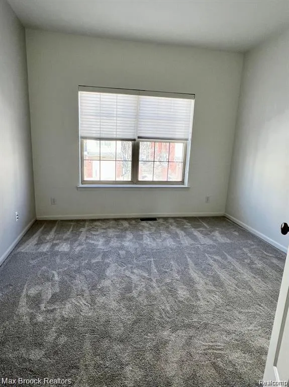 3111 Camden Drive Troy City, MI 48084