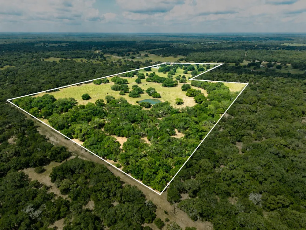 1009 Private Road 1024 Hallettsville, TX 77964