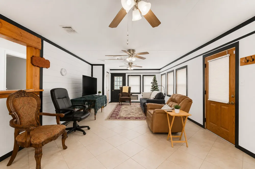 1009 Private Road 1024 Hallettsville, TX 77964