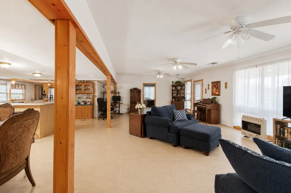 1009 Private Road 1024 Hallettsville, TX 77964