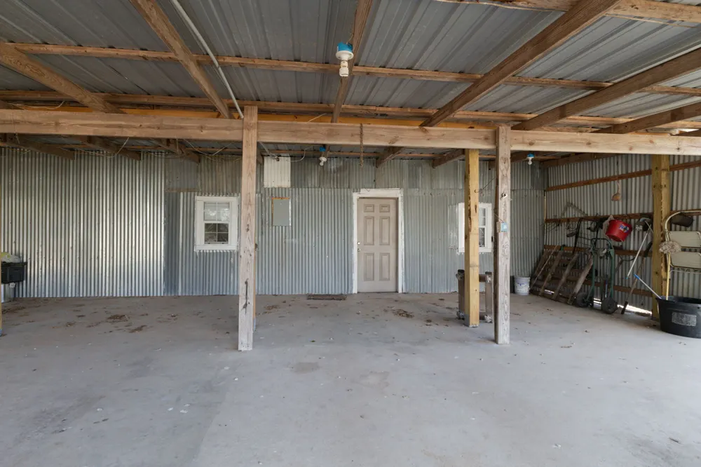 1009 Private Road 1024 Hallettsville, TX 77964