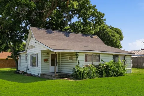 218 W Worth Street
