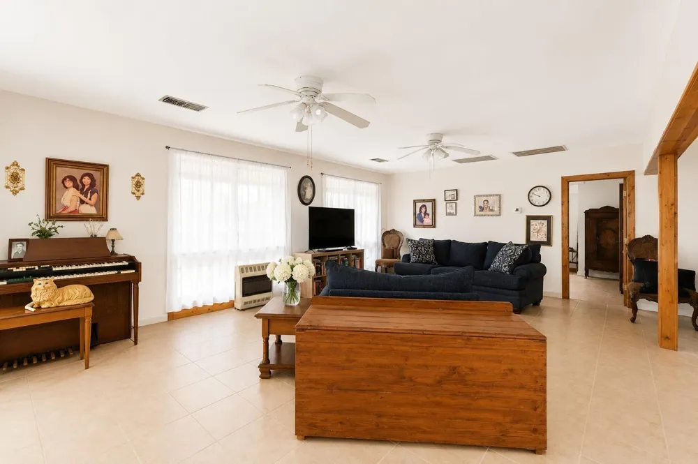 1009 Private Road 1024 Hallettsville, TX 77964