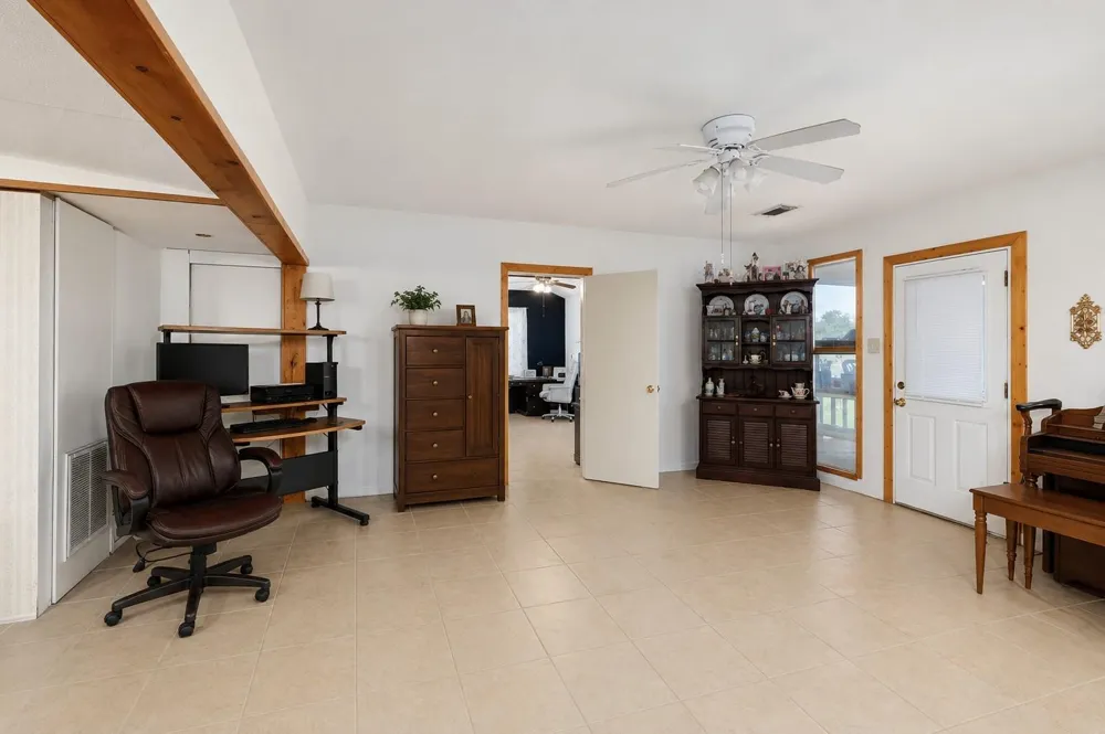 1009 Private Road 1024 Hallettsville, TX 77964